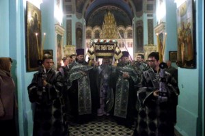 Митрополит Лонгин совершил утреню с Чином погребения