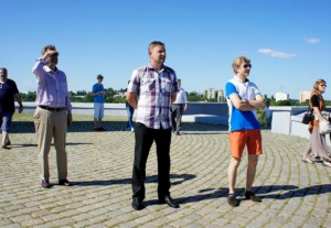 Вокалисты сводного русско-американского мужского хора побывали на обзорной экскурсии по Саратову