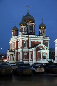 Великое повечерие с чтением канона преподобного Андрея Критского в храме в честь Покрова Пресвятой Богородицы г. Саратова