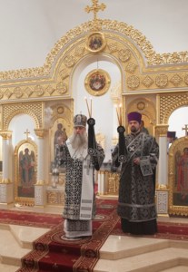 Литургия Преждеосвященных Даров, малое повечерие, утреня и первый час на Архиерейском подворье — храме во имя святых равноапостольных Кирилла и Мефодия при СГУ