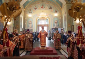 Всенощное бдение в храме в честь Покрова Пресвятой Богородицы г.Саратова