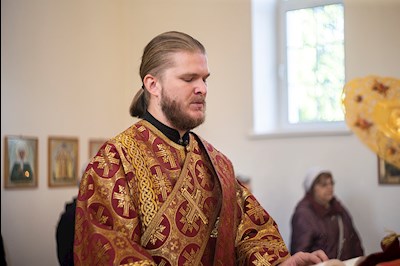 Божественная литургия в храме во имя святого благоверного князя Михаила Черниговского и боярина его Феодора на Увекском кладбище г. Саратова