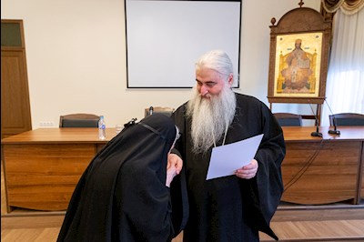 Митрополит Лонгин вручил сертификаты первым слушателям курсов для распространителей церковной утвари
