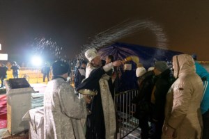 Клирики Саратовской епархии совершили освящение воды в открытых водоемах