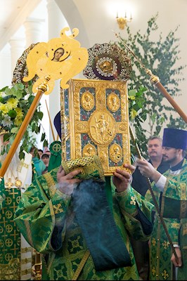 Божественная литургия в соединении с вечерней в Свято-Троицком кафедральном соборе г. Вольска