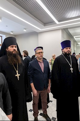 Митрополит Лонгин освятил здание Покровского епархиального управления