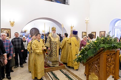 Божественная литургия в храме в честь святителя Иоанна Златоуста в п. Зональный г. Саратова
