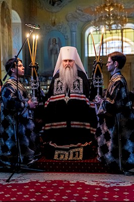 Великое повечерие с чтением канона преподобного Андрея Критского в Покровском храме г. Саратова