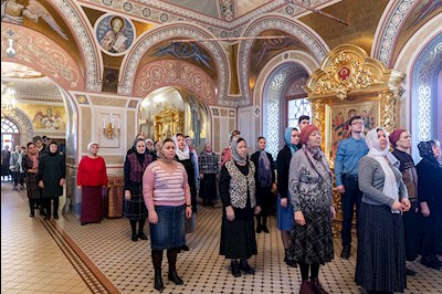 Божественная литургия в Свято-Троицком кафедральном соборе г. Саратова