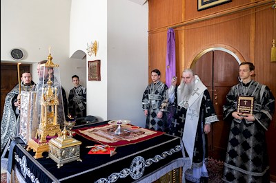 Литургия Преждеосвященных Даров на Архиерейском подворье — в храме в честь иконы Божией Матери «Утоли моя печали» г. Саратова