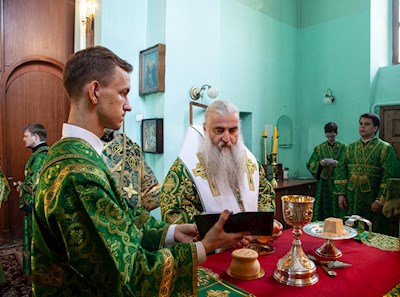 Божественная литургия в храме Сошествия Святого Духа г. Саратова