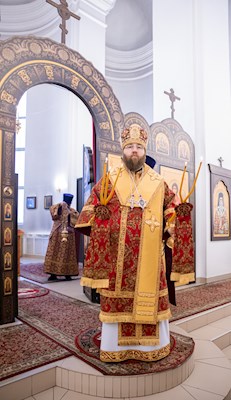 Митрополит Игнатий совершил Божественную литургию в Петропавловском храме Саратова