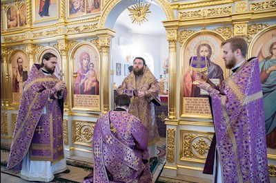 Митрополит Игнатий совершил Божественную литургию в храме святителя Иоанна Златоуста в п. Зональный г. Саратова