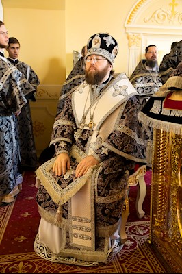 Митрополит Игнатий совершил Литургию Преждеосвященных Даров в храме святого апостола и евангелиста Иоанна Богослова при СПДС