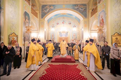 Митрополит Игнатий совершил Божественную литургию и молебен на новый год в Покровском соборе г. Саратова
