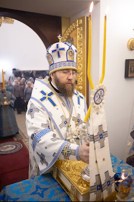 Митрополит Игнатий совершил Божественную литургию во Введенском храме Саратова
