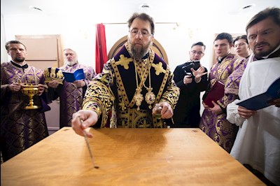 Митрополит Игнатий совершил Великое освящение Крестовоздвиженского подворья Свято-Алексиевского женского монастыря г. Саратова и Божественную литургию в новоосвященном храме