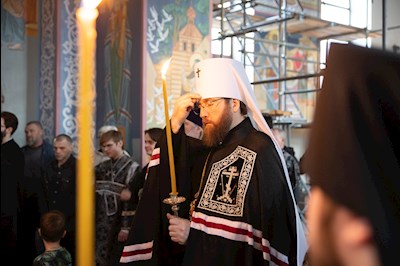 Митрополит Игнатий совершил великое повечерие с чтением Великого покаянного канона преподобного Андрея Критского в Свято-Никольском мужском монастыре г. Саратова