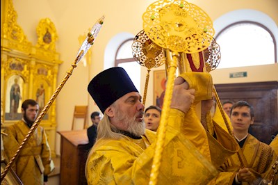 Митрополит Игнатий совершил Божественную литургию в Свято-Никольском храме с. Октябрьский Городок