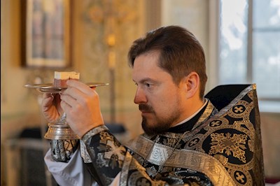Митрополит Игнатий совершил Литургию Преждеосвященных Даров в Покровском соборе г. Саратова