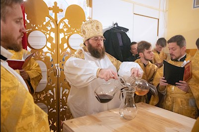 Митрополит Игнатий совершил Великое освящение храма святителя и Чудотворца Николая села Долгий Буерак Гагаринского района г. Саратова и Божественную литургию в новоосвященном храме