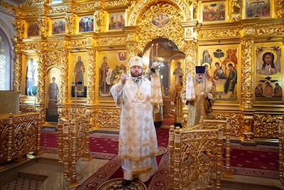 Митрополит Игнатий совершил Божественную литургию в Свято-Троицком кафедральном соборе Саратова