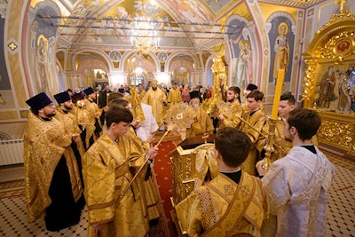 Митрополит Игнатий совершил всенощное бдение в Свято-Троицком кафедральном соборе г. Саратова