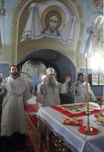 Крещальная литургия в Свято-Троицком соборе Саратова