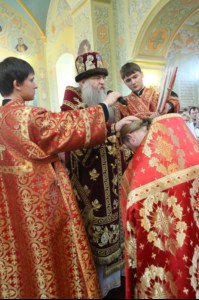 Великая Пасхальная вечерня в Покровском храме Саратова