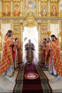 Божественная литургия в Свято-Троицком кафедральном соборе Вольска