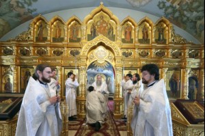 Крещальная литургия в Свято-Троицком соборе Саратова