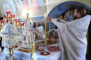 Крещальная литургия в Свято-Троицком соборе Саратова