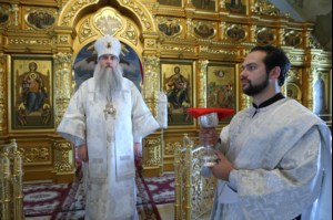 Крещальная литургия в Свято-Троицком соборе Саратова