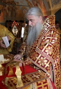 Божественная литургия в Свято-Троицком соборе Саратова
