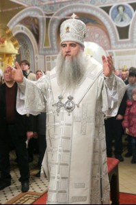 Митрополит Лонгин совершил Рождественское ночное богослужение