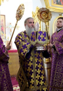 Божественная литургия в храме во имя святителей Василия Великого, Григория Богослова, Иоанна Златоуста г. Саратова
