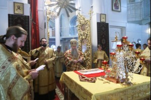 Божественная литургия в храме во имя Всех Святых, в земле Российской просиявших г. Саратова