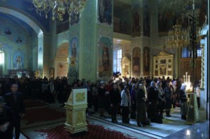 Великое повечерие с чтением канона преподобного Андрея Критского в храме в честь Покрова Пресвятой Богородицы г. Саратова