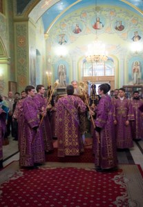 Всенощное бдение в храме в честь Покрова Пресвятой Богородицы г.Саратова