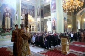 Вечерня в соединении с Литургией Василия Великого и Чин умовения ног в храме в честь Покрова Пресвятой Богородицы г.Саратова