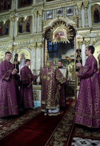 Всенощное бдение c Чином Воздвижения Креста в храме в честь Сошествия Святого Духа города Саратова