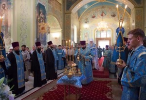 Всенощное бдение в храме в честь Покрова Пресвятой Богородицы г.Саратова