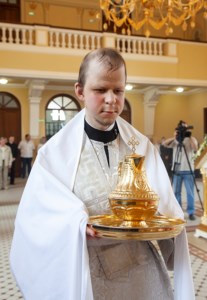 Божественная литургия на Архиерейском подворье — храме во имя святого апостола и евангелиста Иоанна Богослова при СПДС
