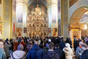 Великое повечерие с чтением канона преподобного Андрея Критского в храме Покрова Пресвятой Богородицы г. Саратова