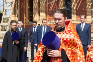 Митрополит Лонгин освятил колокола Свято-Никольского храма села Октябрьский Городок