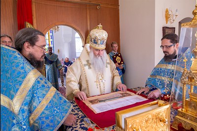 Божественная литургия на Архиерейском подворье — в храме в честь иконы Божией Матери «Утоли моя печали» г. Саратова