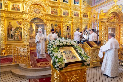 Божественная литургия в Свято-Троицком кафедральном соборе г. Саратова