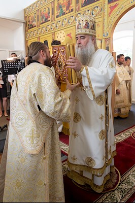 Божественная литургия в храме во имя святителя Митрофана, епископа Воронежского, г.Саратова