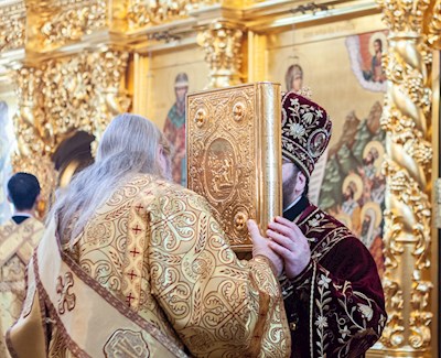 Божественная литургия в Свято-Троицком кафедральном соборе г. Саратова