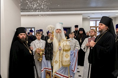 Митрополит Лонгин освятил здание Покровского епархиального управления